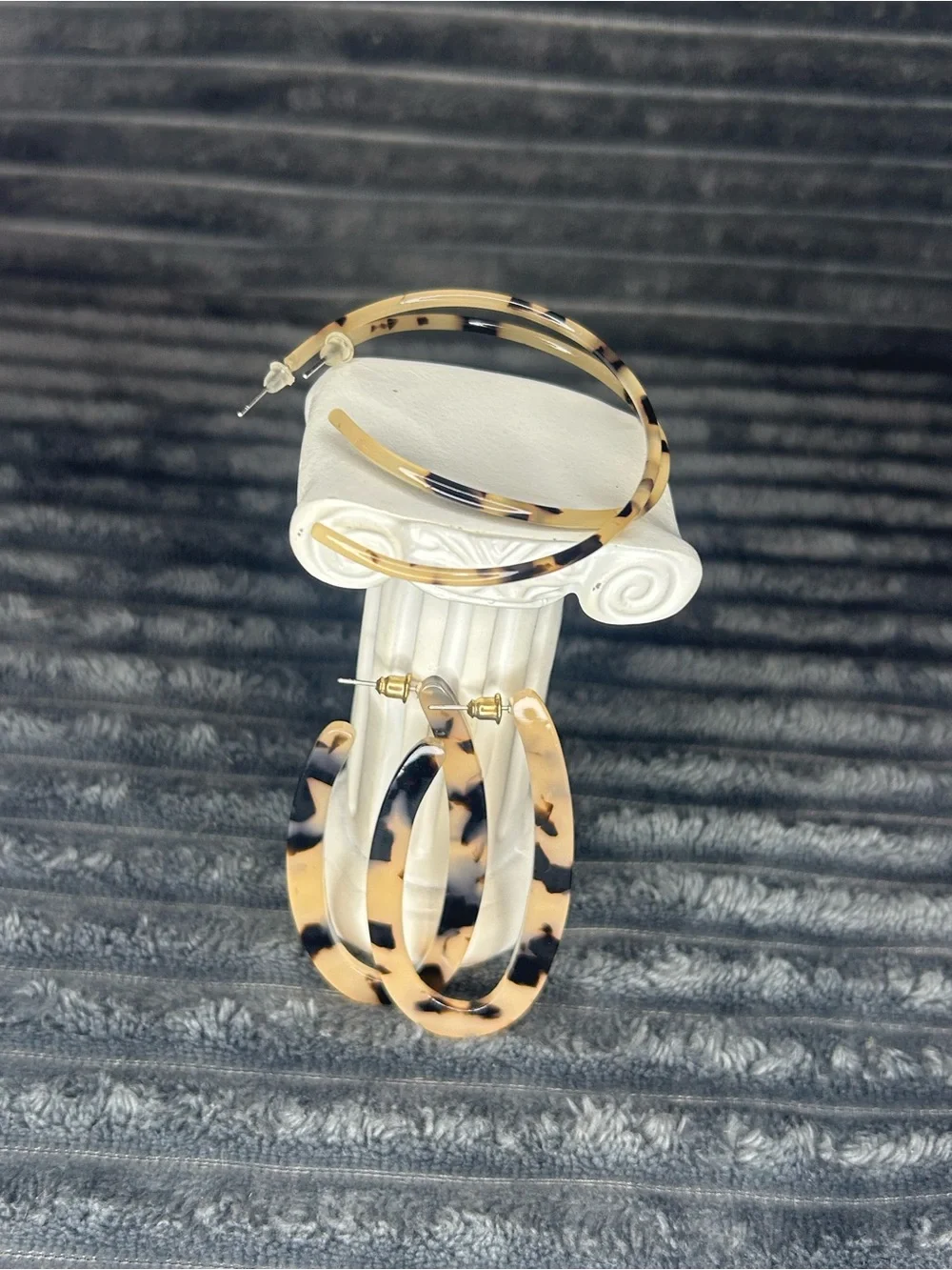 Set of 2 Tortoiseshell Acrylic Hoop Earrings